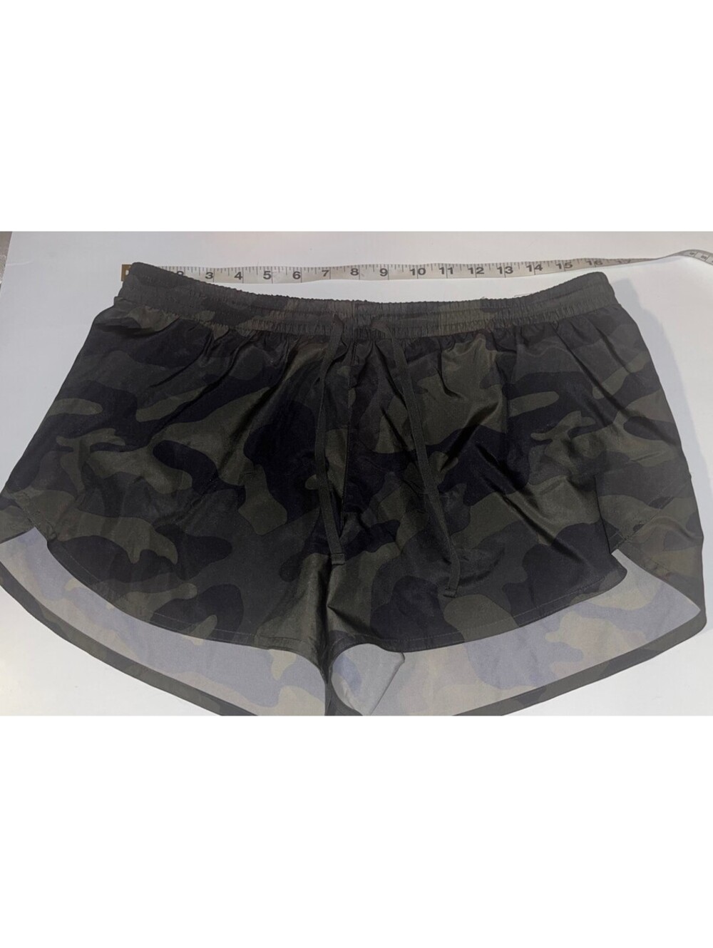 Women's OLD NAVY Size Medium Green Camo Active Go Dry Running/Athletic Shorts